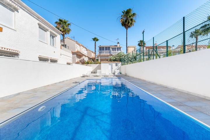 Location de vacances pour 7 personnes, avec bassin pour enfant et balcon, animaux acceptés sur la Costa Blanca