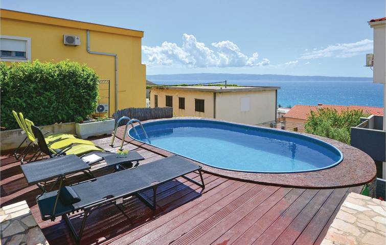 Acogedor apartamento de 2 dormitorios con piscina y terraza, a 500 m de la playa in Grljevac (Podstrana), Podstrana