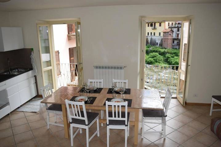 Gîte pour 6 personnes, avec Balcon ainsi que Terrasse et Vue à Varallo