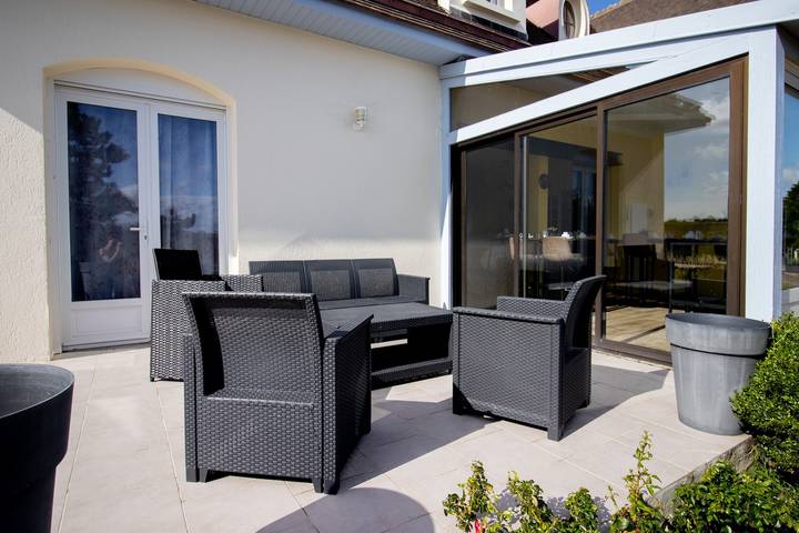 Hel enrumslägenhet, Studio 'Charmant  Bord De Mer' with Private Terrace, Shared Garden and Wi-Fi in Saint-Côme-de-Fresné, Bayeux region