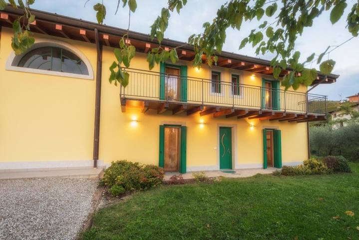 Chambre d’hôte pour 3 personnes, avec Balcon et Terrasse ainsi que Jardin et Vue à Povoletto