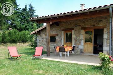 Gîte pour 5 personnes, avec jardin à Chuyer