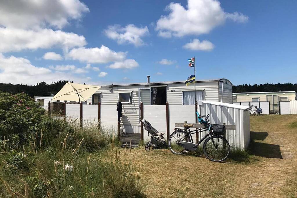 Ganze Wohnung, Knusse caravan camping Duinoord 300m van strand in Nes, Westfriesische Inseln