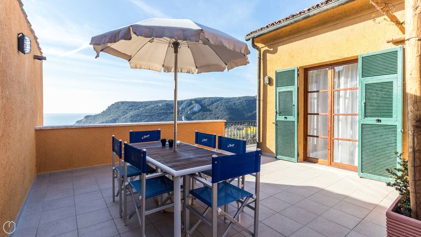 Ferienwohnung für 6 Personen, mit Terrasse und Pool in Finale Ligure Gemeinde