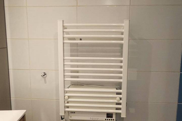 Appartement entier, Appartement fonctionnel et climatisé en centre ville avec grand garage. in Maraussan, Côte méditerranéenne (France)