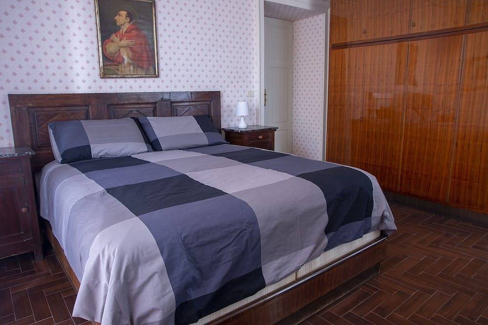 Entire apartment, Bed & Roses \"Meni\" in La Morra, Langhe