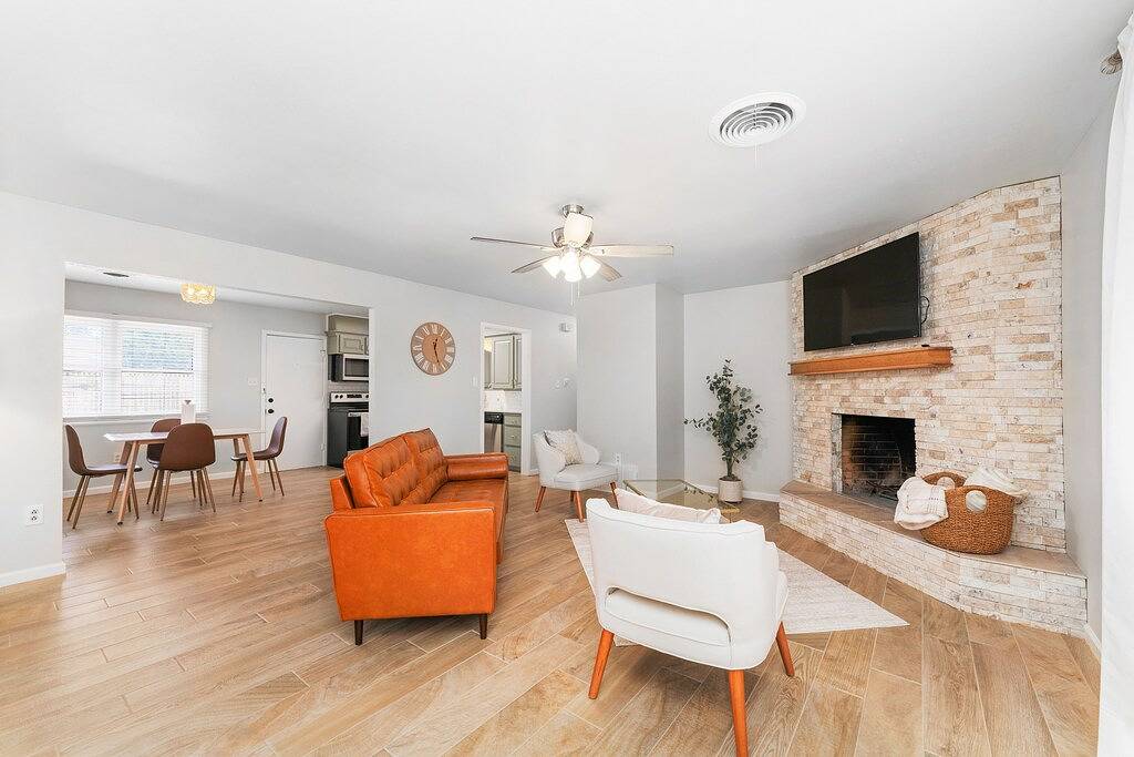 Self Check-in #2 - Full Kitchen - Modern Design - Central in Lubbock, Lubbock County