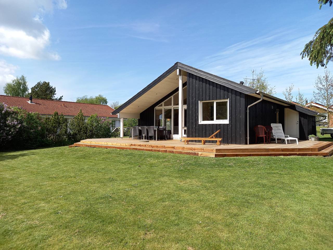 Sommerhus ved Hvalpsund  in Louns, Farsø