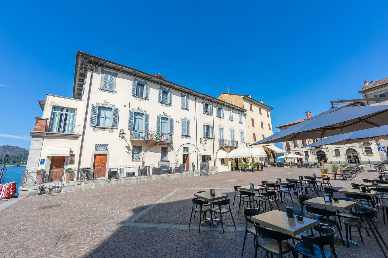 Ganze Wohnung, Ferienwohnung für 4 Personen mit Seeblick in Arona (Lago Maggiore), Arona Gemeinde