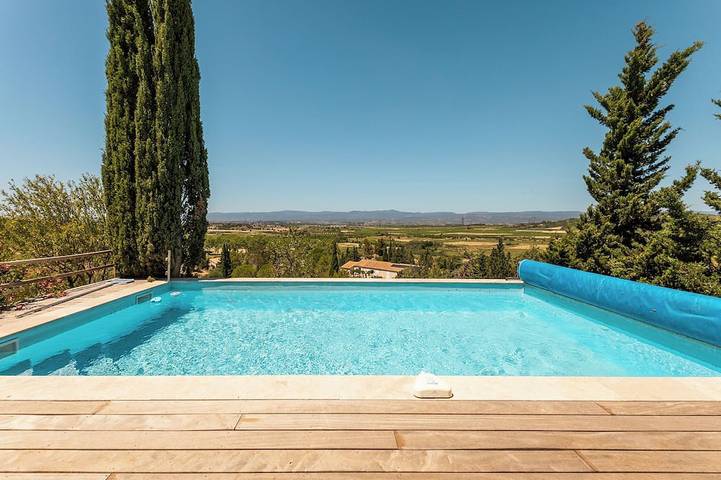 Location de vacances pour 4 personnes, avec terrasse et jardin à Escales
