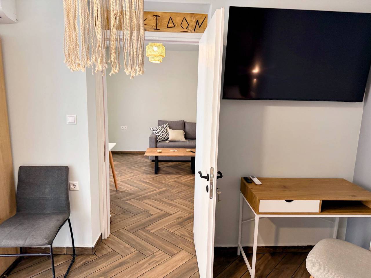 Entire apartment, Amfitriti 30meter to beach, 6min Old Town, 2Bd 4Pl in Chania region