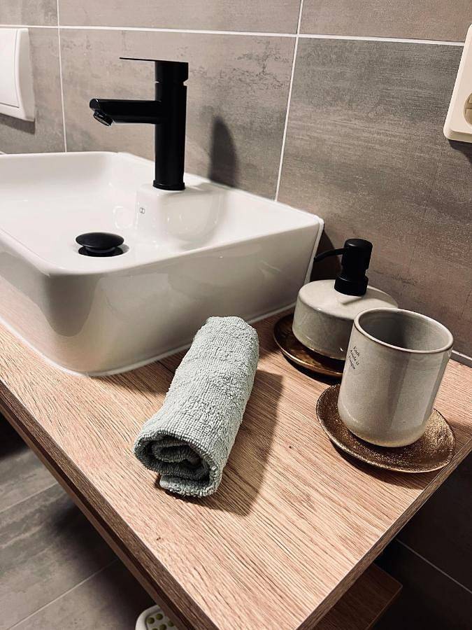 Ferienwohnung für 6 Personen, mit Ausblick und Garten, kinderfreundlich in Floh-Seligenthal - 2