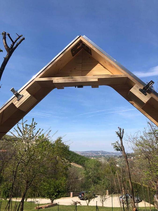 Glamping per 2 persone, con Terrazza e Giardino nonché Piscina e Panorama in Langhe