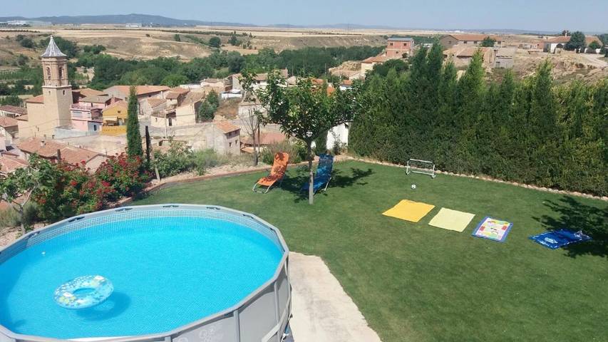 Casa rural para 8 personas, con Balcón y Terraza además de Jardín y Piscina en Villel
