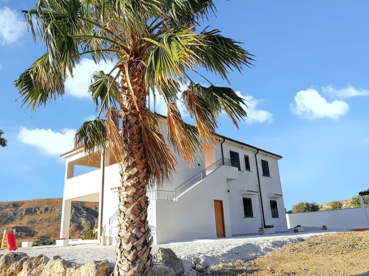 Entire apartment, Spacious Apartment in Montallegro with Stunning Views in Montallegro, Agrigento Province