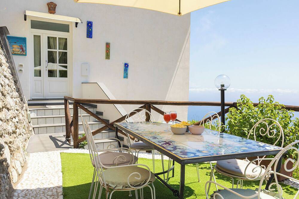 Perla d’Amalfi-Coastal Pearl,Calmwave and Parking-Dolcevita per due al tramonto! in Tovere, Costiera amalfitana