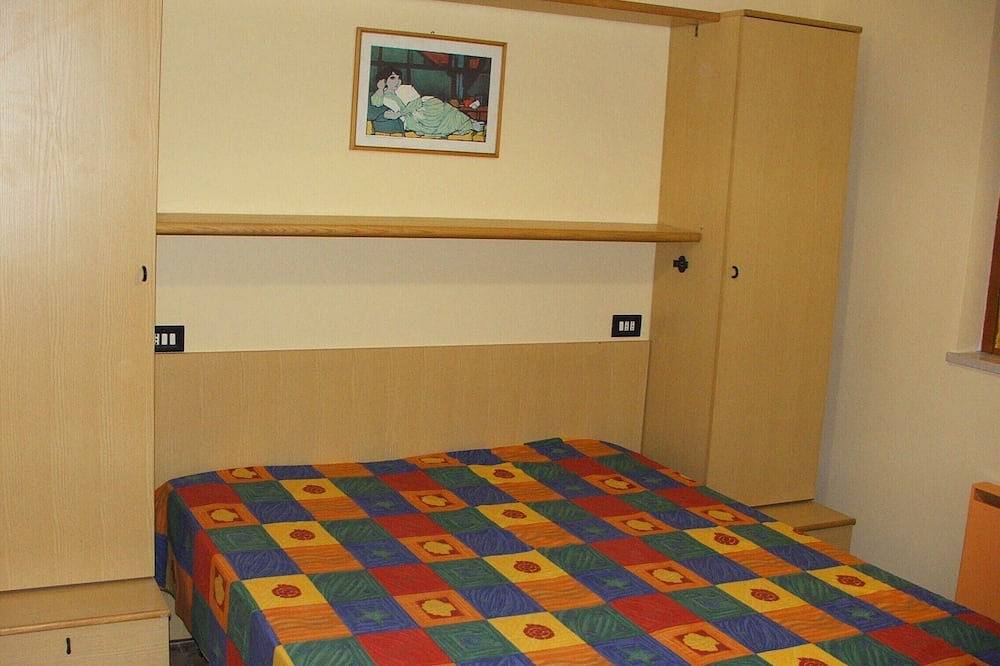 Ganze Wohnung, Zweizimmerwohnung In Einer Ruhigen Residenz Mit Pool Umgeben Von Grün in Sirmione, Gardasee-Berge