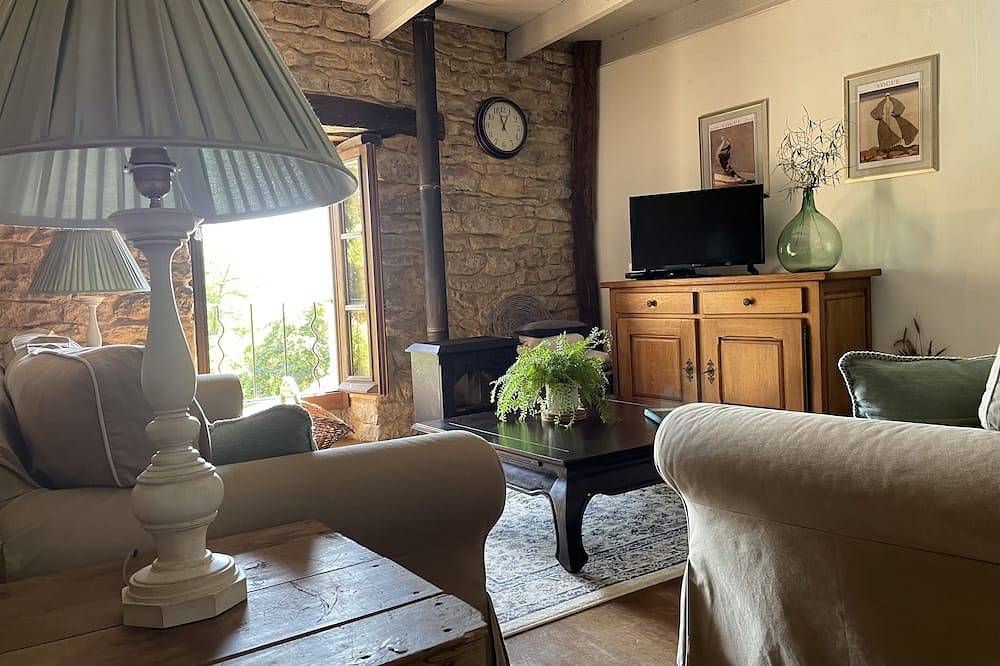 Maison traditionnelle française avec piscine privée et jardins. in Caylus, Quercy