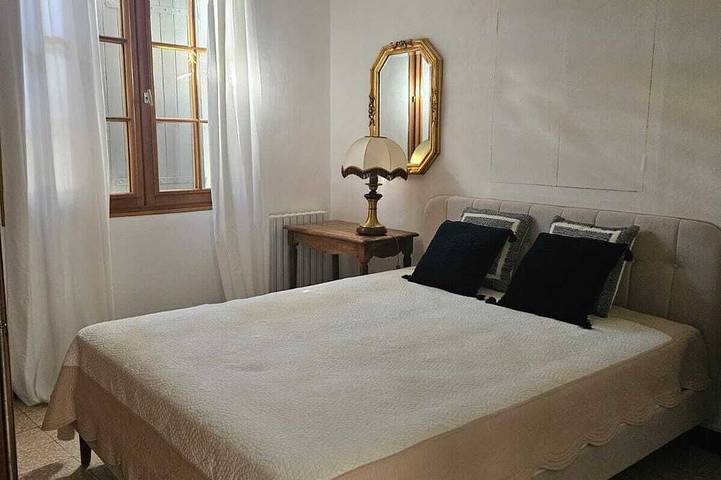 Maison de famille au centre du village avec un jardin privatif in Montbrun-les-Bains, Région de nyons