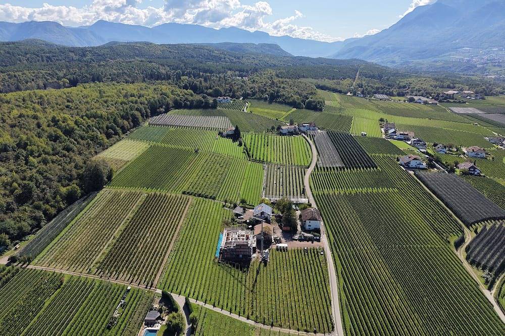 Ganze Wohnung, Neue Ferienwohnungen mitten in den Weinbergen in St. Michael, Eppan an der Weinstraße