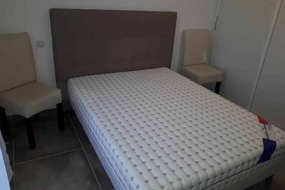 Entire apartment, Homerez - Modern Apartment in Lucciana with Terrace in Lucciana, Bastia region