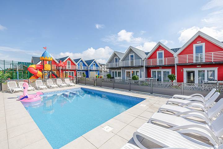 Ferienhaus für 8 Personen, mit Terrasse in Sarbinowo