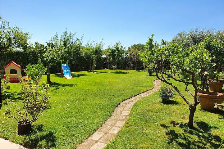 Villa für 6 Personen, mit Balkon und Garten - 1