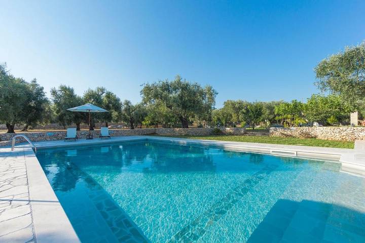 Ferienhaus für 6 Personen, mit Terrasse und Garten sowie Pool