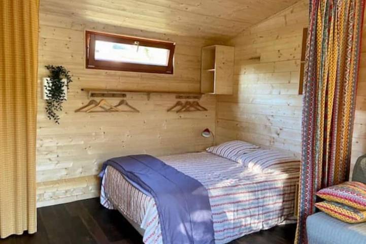 Cabane en bois pour 4 personnes, avec terrasse et jardin, animaux acceptés en Ardèche - 2