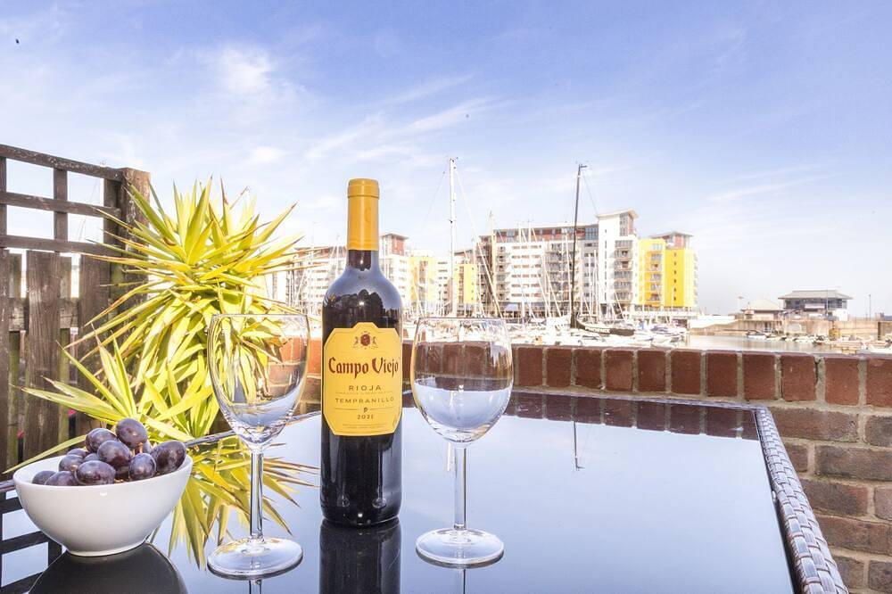 Quayside - family friendly house by the marina (dog considered!) in Eastbourne, Sussex Oriental