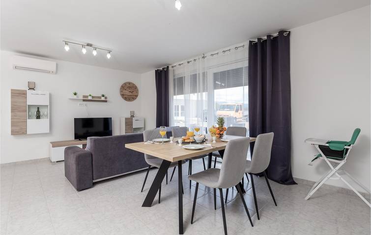 Ferienhaus für 12 Personen, mit Pool und Terrasse sowie Garten auf Rab - 3