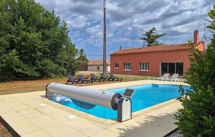 Reizende 2-Zimmer-Wohnung mit Pool und Garten, 2 km vom Zentrum von Blaignan entfernt in Civrac-en-Médoc, Regionaler Naturpark Médoc