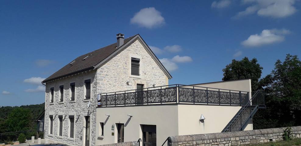 Gîte pour 6 personnes, avec terrasse à La Tieule