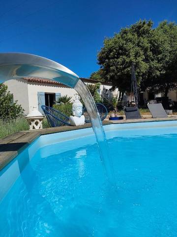 Cottage pour 2 personnes, avec jardin et piscine à Sillans-la-Cascade