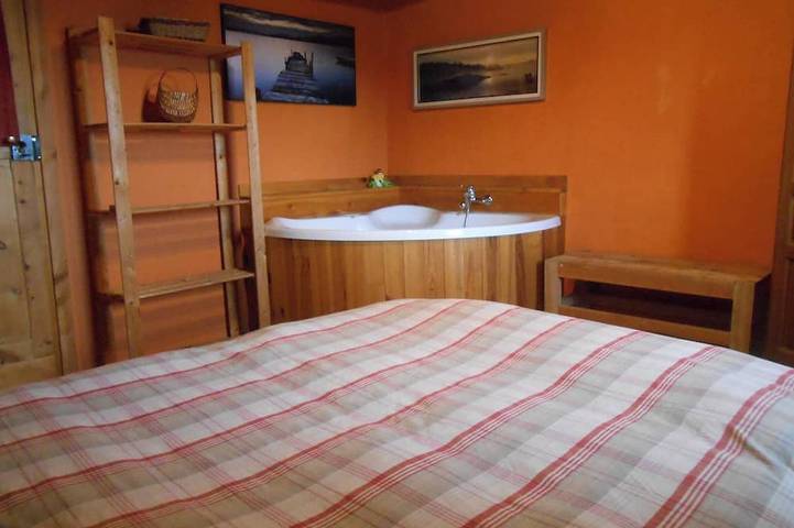 Location de vacances pour 8 personnes, avec jardin et terrasse à Ayguatébia-Talau - 2