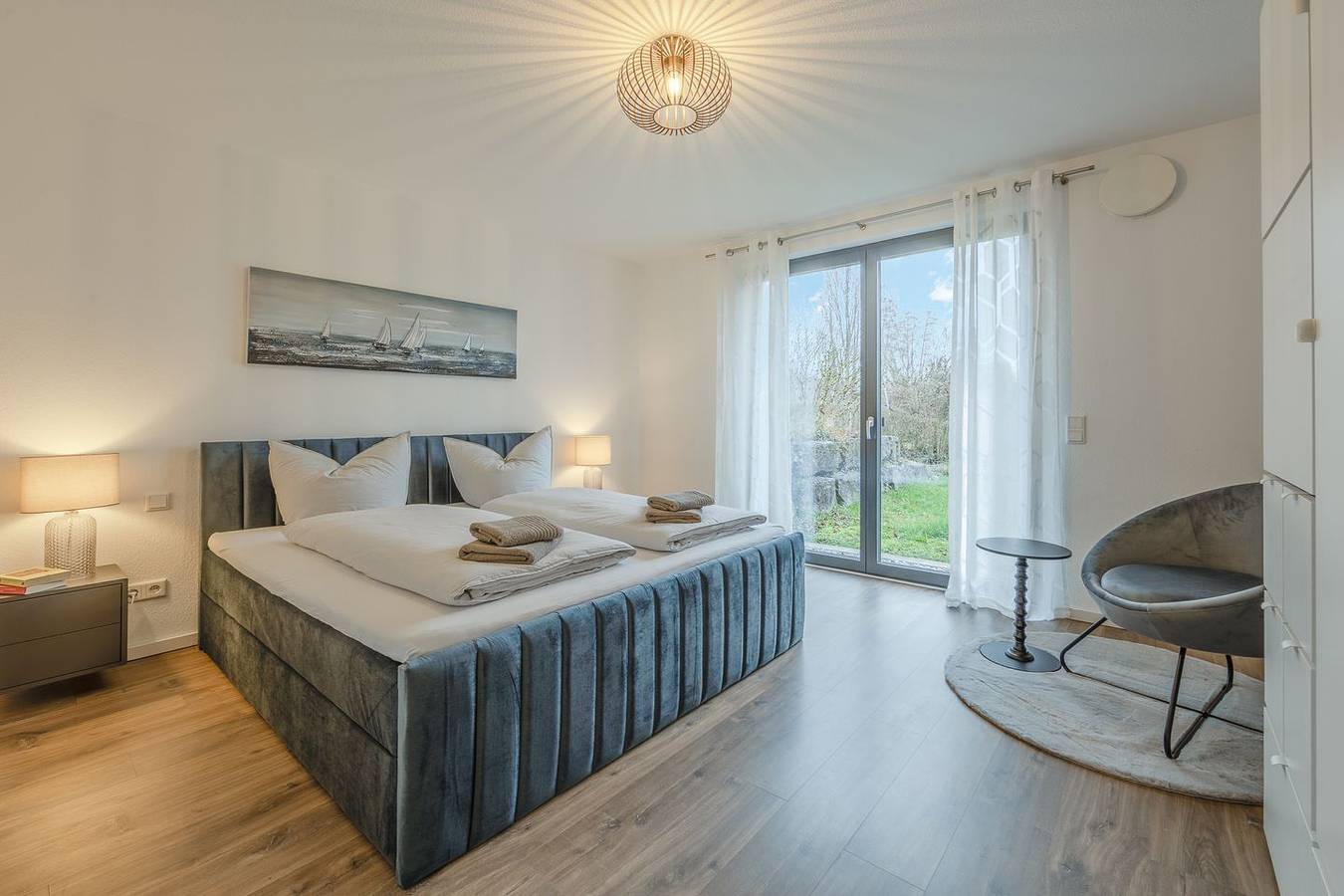 Ganze Wohnung, Moderne Ferienwohnung Konny mit überdachter Terrasse und Gartenblick in Seenähe in Gaienhofen, Untersee