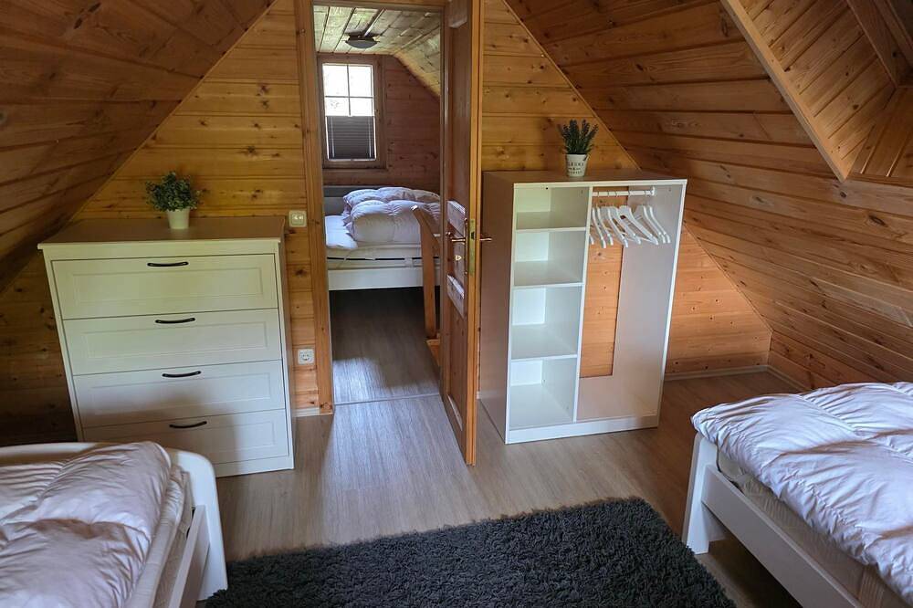 Blockhaus Canow mit Fahrrädern - Blockhaus Canow in Wustrow (Mecklenburgische Seenplatte), Mecklenburg-Strelitz