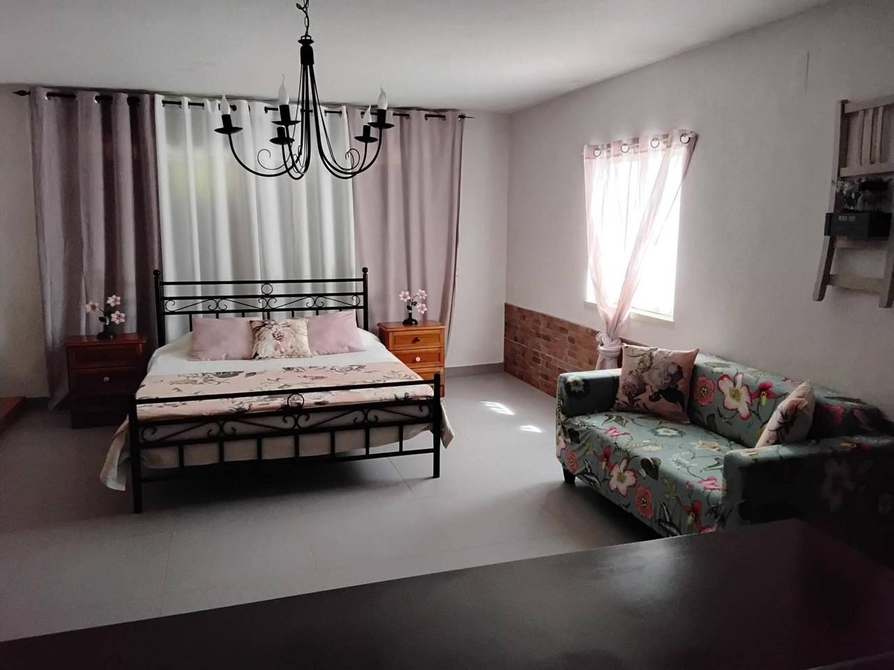 Ganze Wohnung, Apartment „Sol Lua House“ mit Gemeinschaftspool, Wlan und Klimaanlage in Fátima, Santarém Distrikt