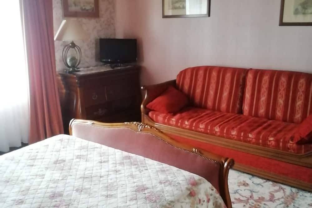 Large charming gîte with breathtaking view of Brocéliande Paimpont forest in Paimpont, Rennes und Umgebung