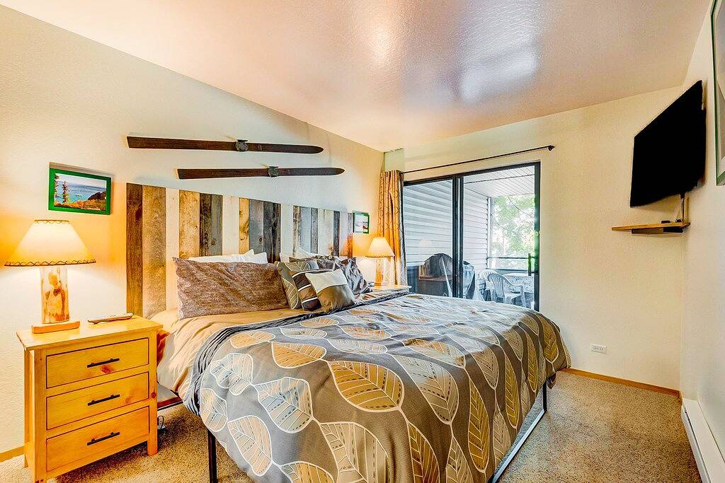 Ganze Wohnung, Stylish Condo - Private Beach Access, Shared Hot Tub, Pools, Marina & Firepit in Bijou Park, South Lake Tahoe