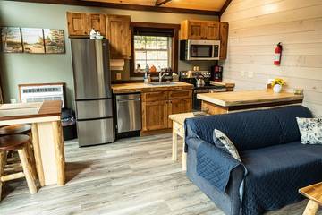 Log Cabin for 3 Guests in Adirondack Mountains, New York State, Picture 1