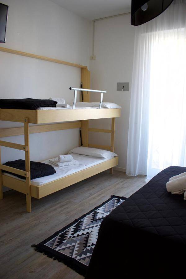 Ferienwohnung für 4 Personen, mit Garten und Whirlpool sowie Kinderpool und Pool - 1