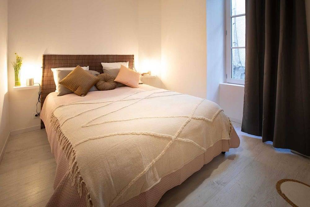 Entire apartment, Le Nid 3 Wifi, Netflix, Disney+, Coeur de Bastide in Villefranche-de-Rouergue, Massif Central