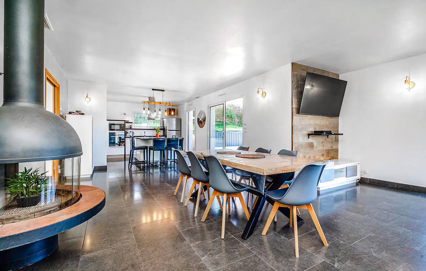 Apartamento con vistas al mar, piscina y jardín, a 600 m de la playa in Lanvéoc, Iroise