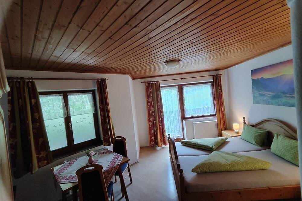 Doppelzimmer, Dusche, Wc, gartenseitig - Haus Grünsbach in Münster (Tirol), Kaisergebirge