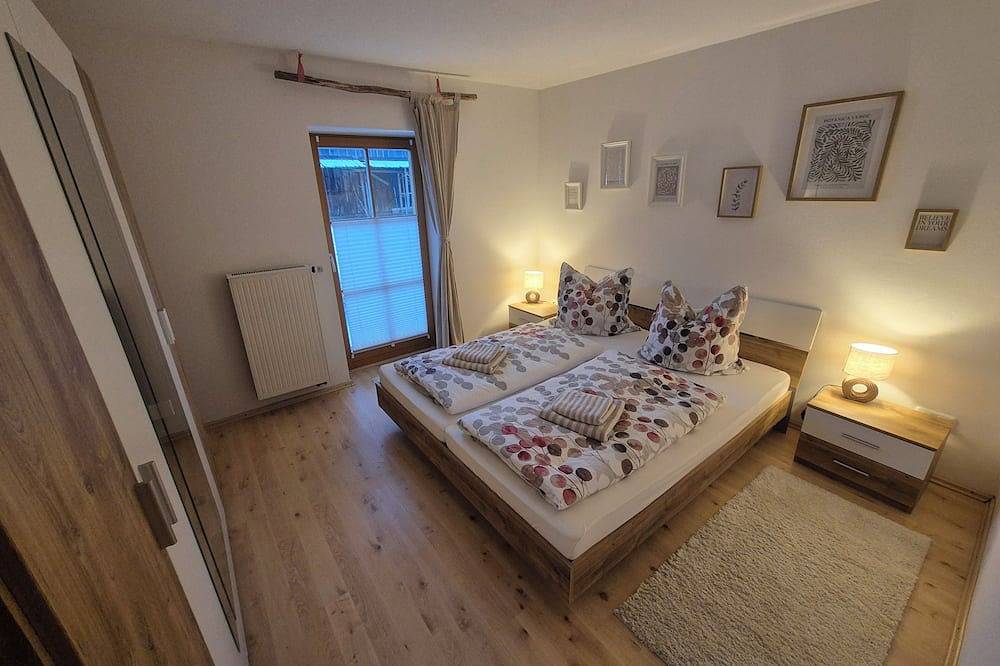 Ganze Wohnung, Neue, gemütliche Fewo mit Terrasse und Bergblick inmitten der Ammergauer Alpen in Unterammergau, Bayerische Alpen