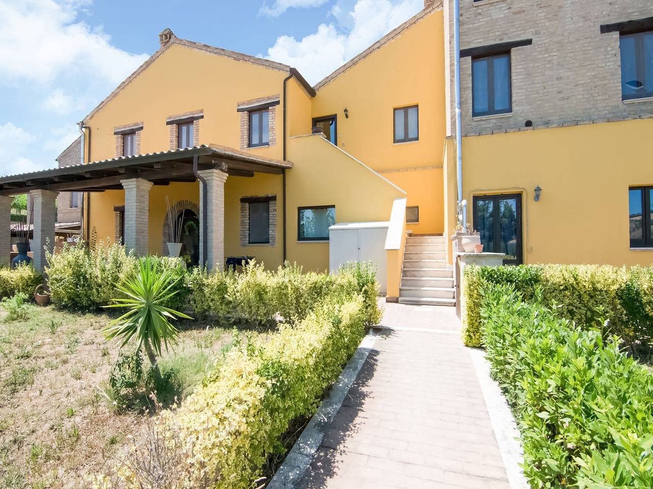 Ganze Wohnung, Wohnung bei Assisi mit Pool und Whirlpool in Acquaviva Picena, Ascoli Piceno Provinz