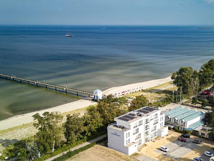 Hotel für 4 Personen, mit Balkon und Terrasse sowie Seeblick