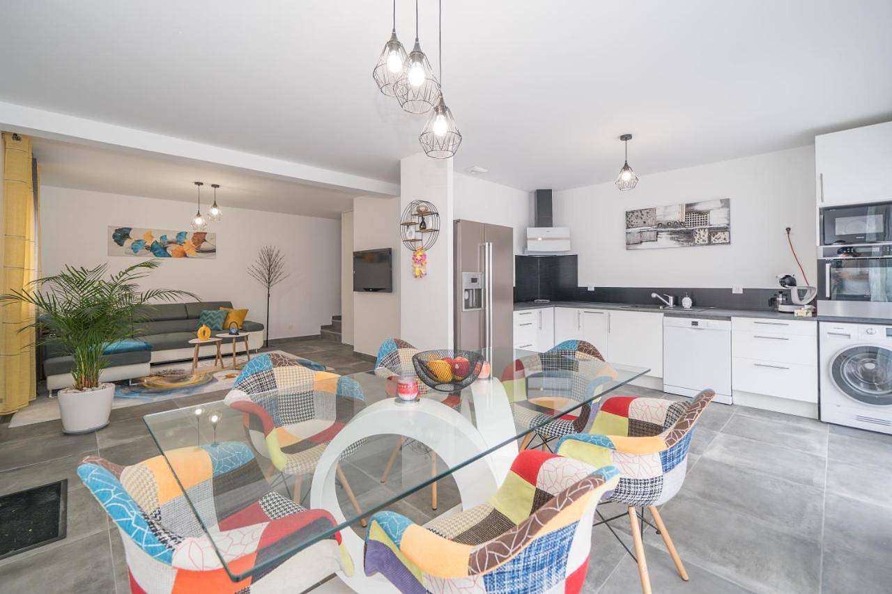 Three-Bedroom Villa in Saint-Mitre-les-Remparts, Côte méditerranéenne (France)