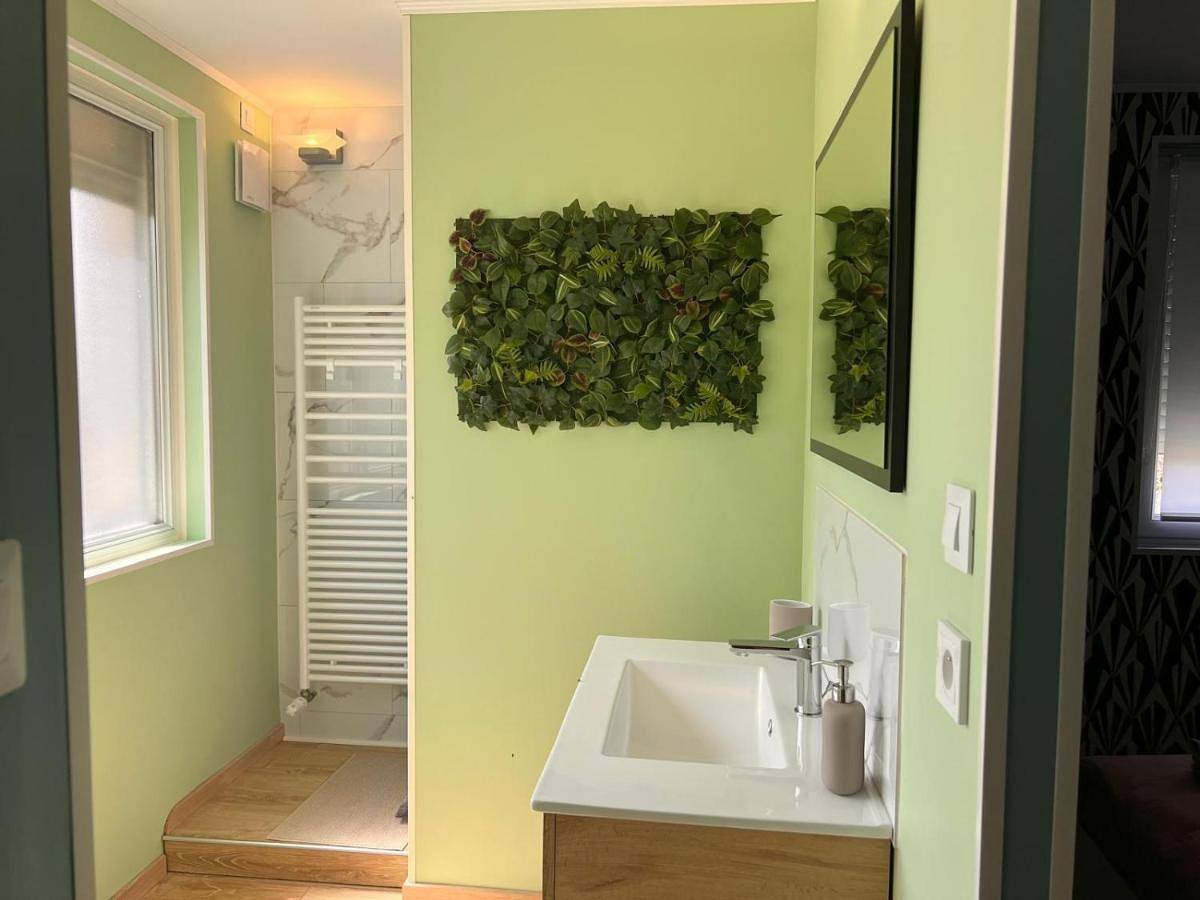 Appartement entier, One-Bedroom Apartment in Nonette, Région de Besse-et-Saint-Anastaise